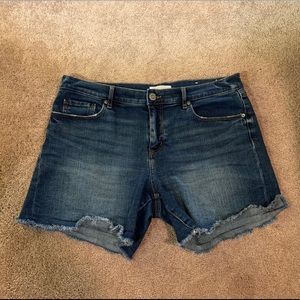 Denim shirts with frayed hem